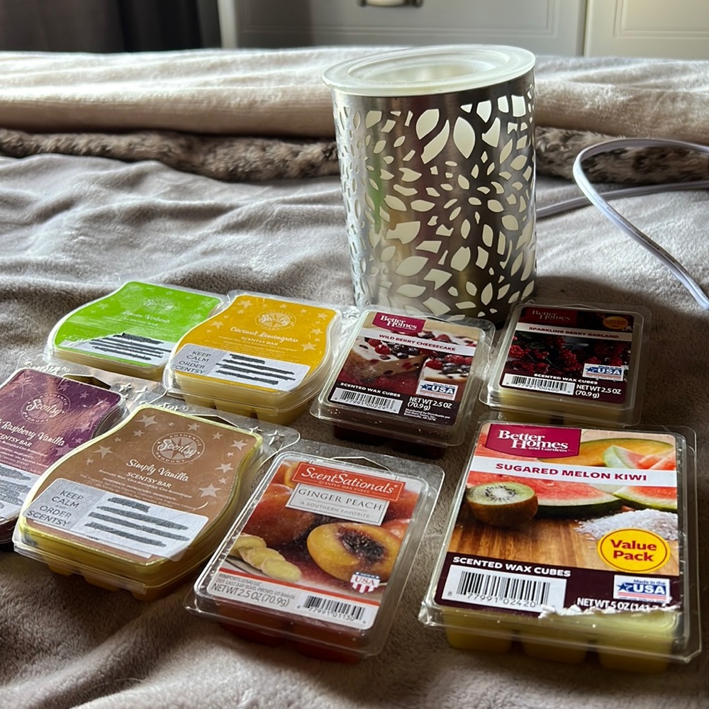 Scentsy Wax Burner And Wax Bars